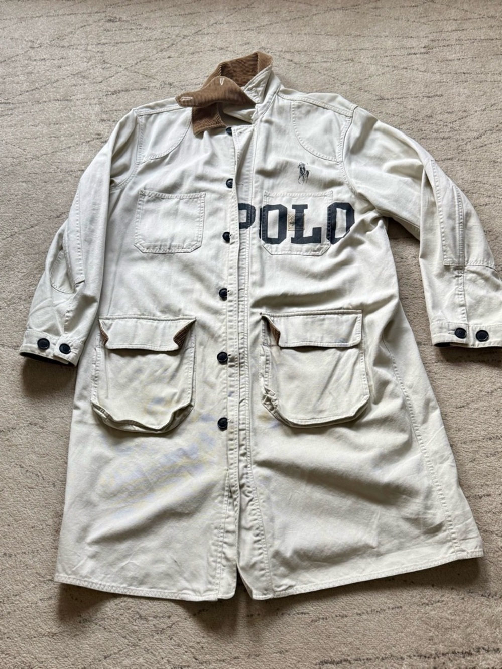 Polo Ralph Lauren trench coat, Front logo, single vent,Brass detailing,
Size - L